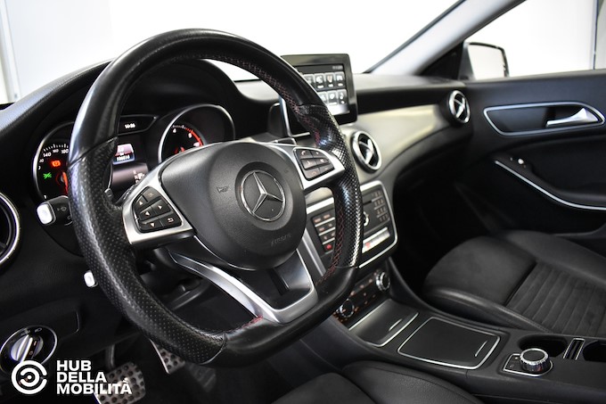 MERCEDES-BENZ CLA 180 d Automatic Premium